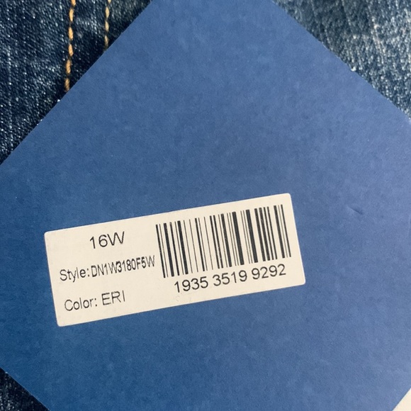 NEW A3 Denim Women's Plus Size Constructed Waist Capris Size: 16w - Picture 7 of 7